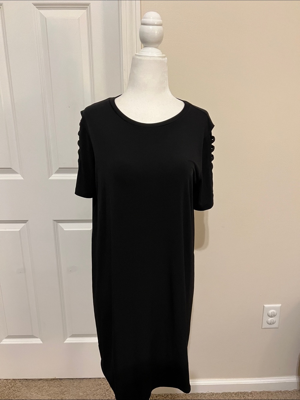 Michael Kors Black Short-Sleeve Midi Shift Dress size Medium